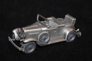 lot 1654 image: Danbury Mint 1930 Model A Roadster Pewter Collectible 4