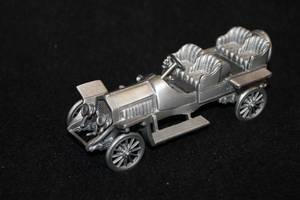 lot 1657 image: Danbury Mint 1907 Thomas Flyer Pewter Collectible 5