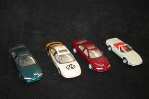 lot 1660 image: Plastic Collectibles - Corvette, 1997 Oldsmobile Aurora, 1995 Oldsmobile Aurora,