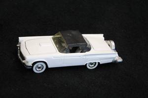 lot 1672 image: Corgi Ford Thunderbird Diecast Metal Collectible 143 Scale 801