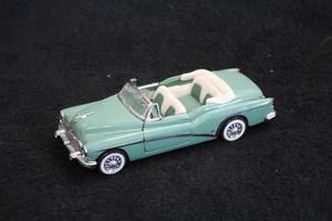 lot 1670 image: 1953 Buick Skylark Diecast Metal Collectible 143 Scale