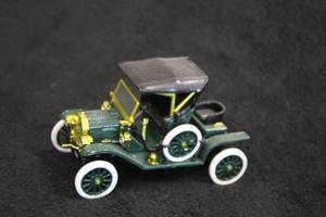 lot 1673 image: 1909 Ford Model T Diecast Metal Collectible 143 Scale