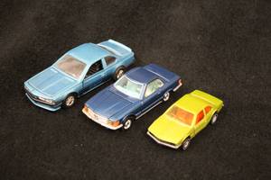 lot 1675 image: Lot of (3) Diecast Metal Collectibles - BMW 635CSi, Mercedes Benz 350SL, BMW 633CSi