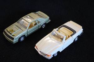 lot 1676 image: Lot of (2) Diecast Metal Collectible Cars - Mercedes Benz 500SL, Cobra Mustang Ford SS