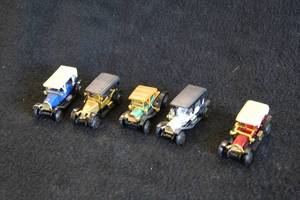 lot 1680 image: Lot of (5) Collectible Vintage Era Cars 2-12x1x1-14