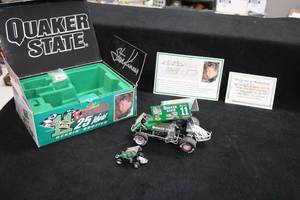 lot 1689 image: Georgia Marketing & Promotions Steve Kinzer Quaker State 25th Anniversary Sprint Car Diecast Metal Collectible Box Set with Certificate of Authenticity - 118 and 150 Scale