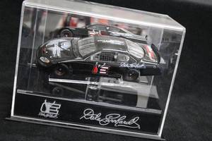 lot 1695 image: Dale Earnhardt Tribute Diecast Metal Collectible 124 Scale with Case