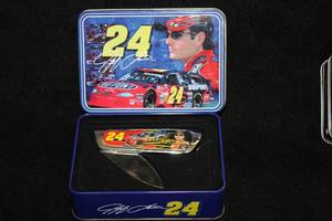 lot 1729 image: #24 Jeff Gordon DuPont Collectors Folding Knife 3-blade with Collectors Tin