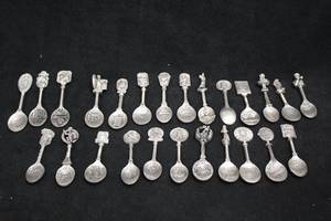 lot 1829 image: The Franklin Mint The Country Store Collection Pewter Spoon Collection 25-piece