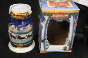 lot 1798 image: Ceramarte (Brazil) GiftWare Edition 2000 Budweiser Holiday Collectors Beer Tankard 6-34 with Collectors Box, Certificate of Authenticity
