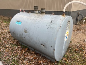 lot 1 image: 500 Gallon Waste Oil Tank