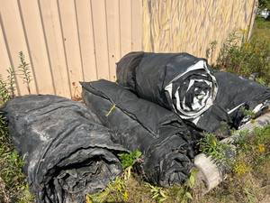 lot 3 image: (5) Frost Blankets