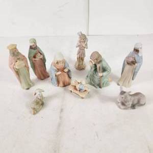 Vintage 1983 Nine Piece Set LEFTON Porcelain Nativity Set Excellent Condition