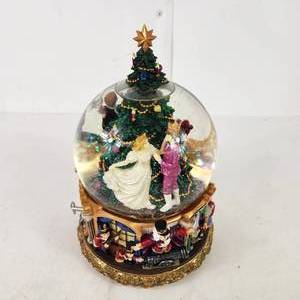 Musical Snow Globe Christmas Tree Good Condition