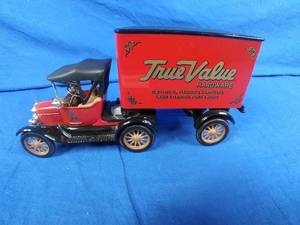 lot 201 image: Ertl Die-Cast True Value Hardware Ford 1918 Tractor Trailer Bank 125 Scale