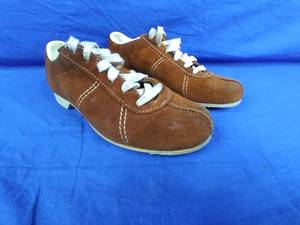 lot 218 image: Brown Hyde Womens Bowling Shoes Size 8