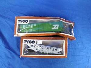 lot 228 image: Vintage Tyco HO Scale Train Boxcar - Burlington Northern Train Car and Tyco HO Scale, 4 Bay Open Hopper, Virginian