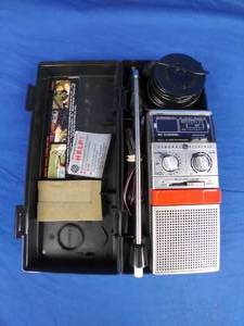 lot 242 image: Vintage General Electric 40 Channel Emergency 2 Way Radio  CB Radio
