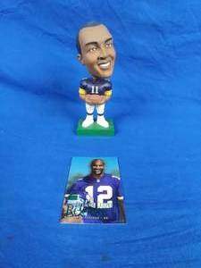 lot 268 image: MN Vikings NFL #11 Daunte Culpepper Bobblehead and Rookie Card