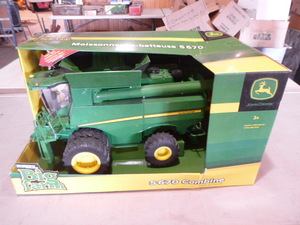 Ertl Big Farm John Deere S670 Combine