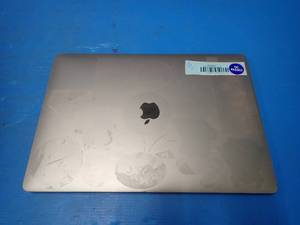 lot 43 image: Apple&nbspA1990 MacBook Pro 15,1 &nbspINTEL CORE I7-8850H 2.6 Ghz  32GB DDR4 RAM  500GB Integrated HD  15.4 screen with 2880 x 1800 HD Resolution  Includes IOS  No Charger  minor keymarks on screen