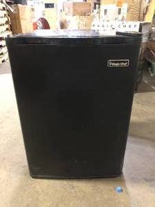 Magic Chef 2.6 cu. ft. Mini Fridge in Black without Freezer  small dent in corner Customer Returns See Pictures