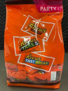 lot 41 image: A4 - Reeses Party Pack - Snack Size Assorted 32.1oz