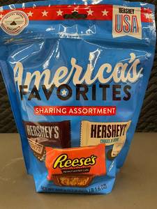lot 43 image: Hersheys Americas Favorites Sharing Assortment - 500g