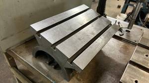 lot 20 image: 15 x 10 T-Slotted Tiling Table...