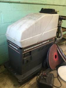 lot 93 image: Convertamatic 200XL floor scrubber ...