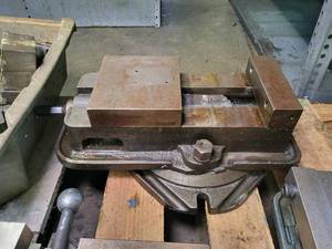 lot 109 image: Kurt 6 AngLock Single Station prec...