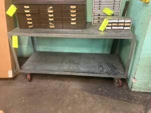 lot 119 image: Workbenchtable on casters...