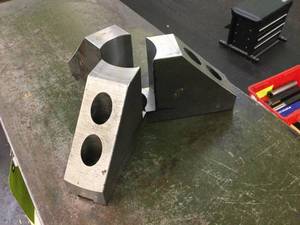 lot 134 image: Dillon 3-jaws for lathe chuck...