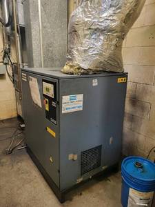 lot 252 image: 1998 Atlas Copco GA18 Screw Type ai...