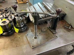 lot 257 image: Bench-top hand tapper w Collets...