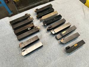 lot 268 image: (15) 1 in. Square Shank Turning Too...