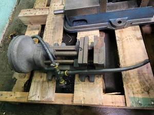 lot 278 image: Heinrich pneumatic vise...