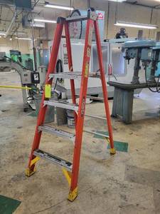 lot 410 image: Werner 4 ft fiberglass platform ...