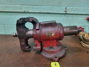 lot 342 image: 5 Multi Position Bench Vise w Swi...