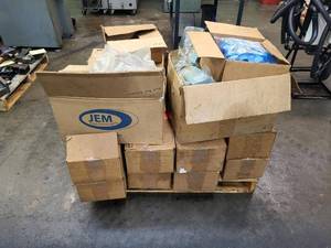 lot 355 image: Vinyl protectors and poly trays...
