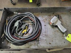 lot 401 image: pneumatic hoses, air guns & Dayton ...