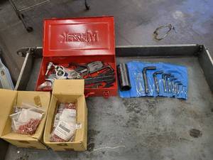 lot 424 image: Mazak tool box and 16ga electrical ...
