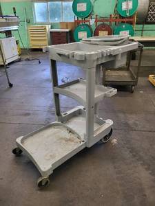 lot 428 image: Rubbermaid utility cart on casters...