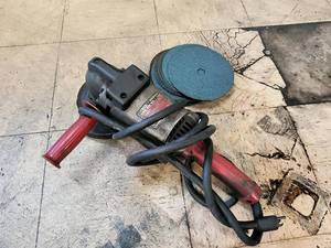 lot 445 image: Milwaukee Heavy Duty Sander with Ex...
