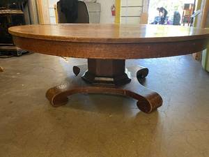 lot 4 image: 4 ft 6inchs - Antique Round Oak Pedestal Table