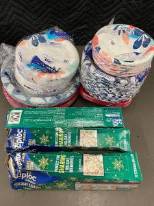 lot 8 image: M2 - Lot of Ziploc Holiday Edition Storage Bags and Dixie Plates