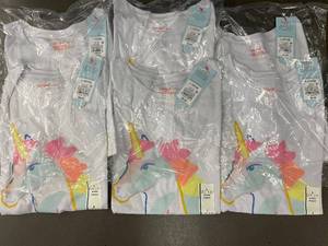 lot 46 image: Lot of 6 Cat & Jack Unicorn Graphic T-Shirts - Size M