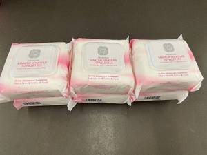 lot 104 image: M 1 - Simply Soft Premium Makeup Remover Towelettes - 4 Packs
