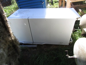lot 10 image: Refrigerator