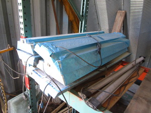 lot 14 image: Florescent Light Fixtures